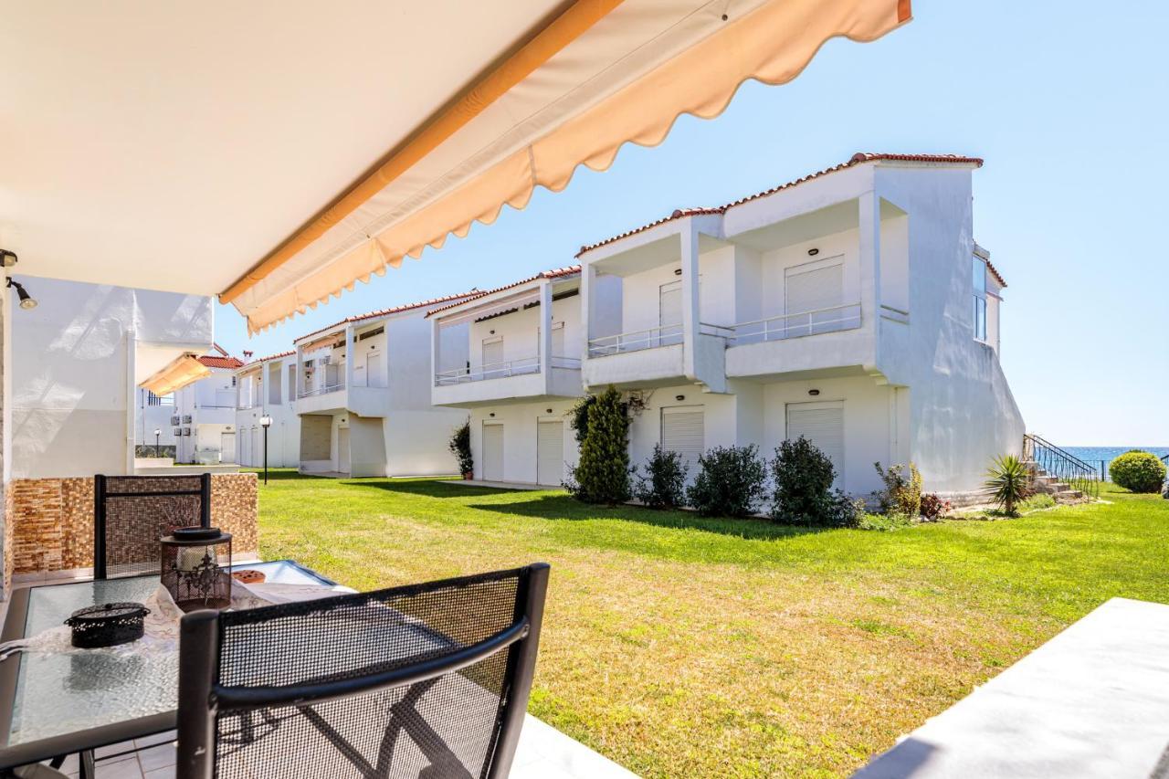 Apartment Next To The Sea Paralia Dionysiou Dış mekan fotoğraf