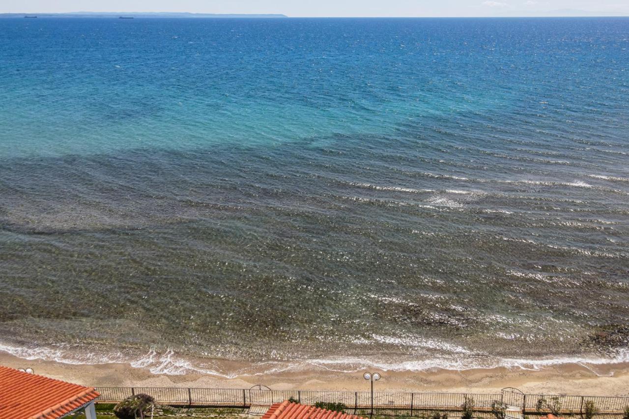 Apartment Next To The Sea Paralia Dionysiou Dış mekan fotoğraf